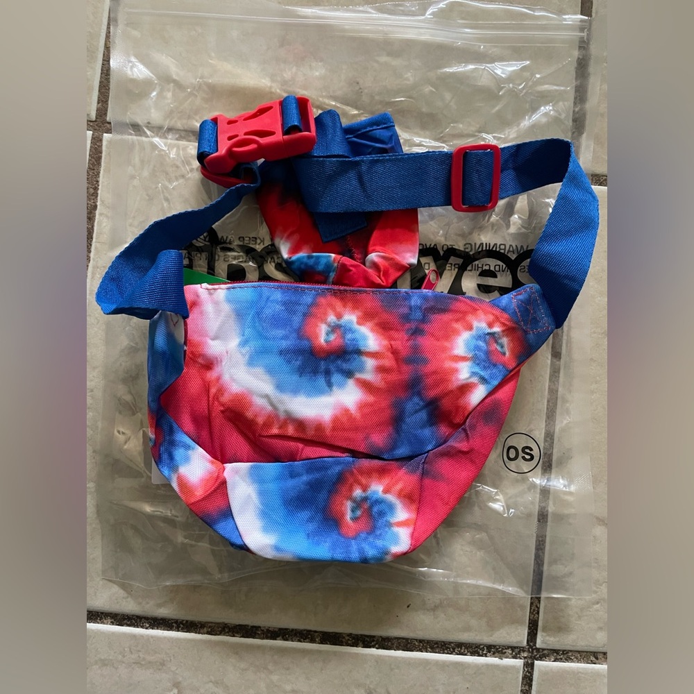 Tipsy Elves USA Tie Dye Fanny Pack with Detachable Drink Carrier - Picture 4 of 5